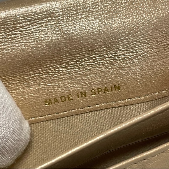 Chanel Camilla  embossed  ContinentalWallet - Picture 17 of 17